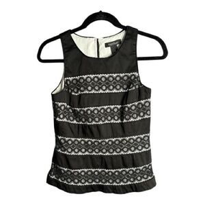 White House Black Market Black & White Lace Sleeveless Top Size 4